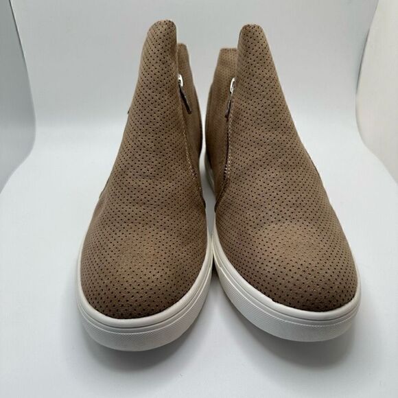 CUSHIONAIRE Women's Hart Hidden Wedge Sneaker 8 WIDE BROWN - Picture 2 of 7